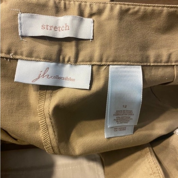 JH COLLECTIBLES Size 12 Stretch
Khaki Beige Two-Pocket Crop
Capris Pants uniform - Picture 3 of 10